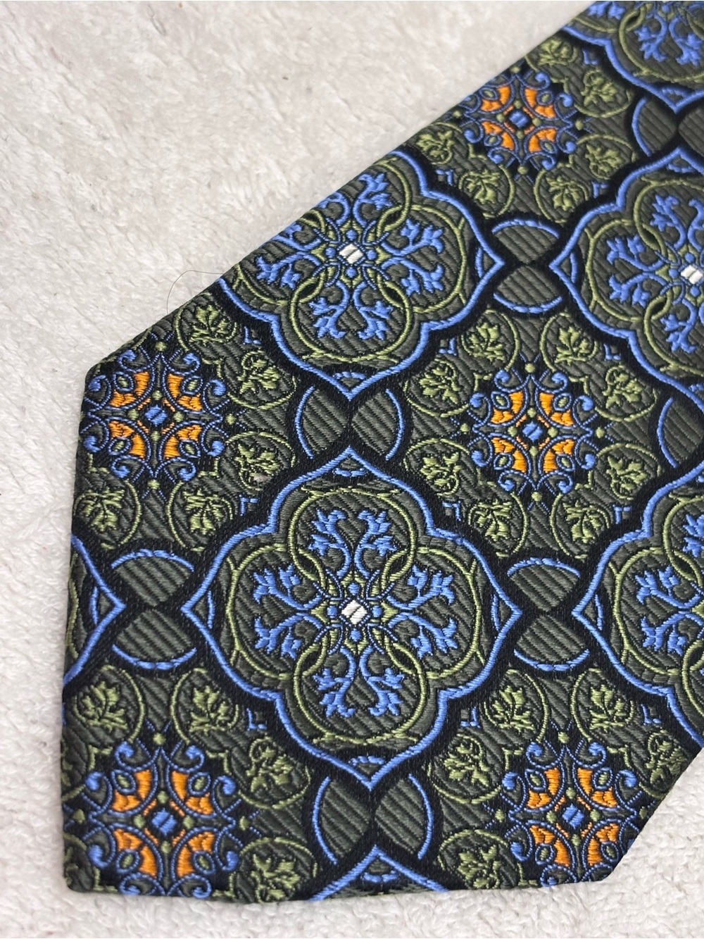 Brand New Stylish Tie By JoS A. Bank (Signature Gold) - Tie Is 3 1/2 Inches Wide